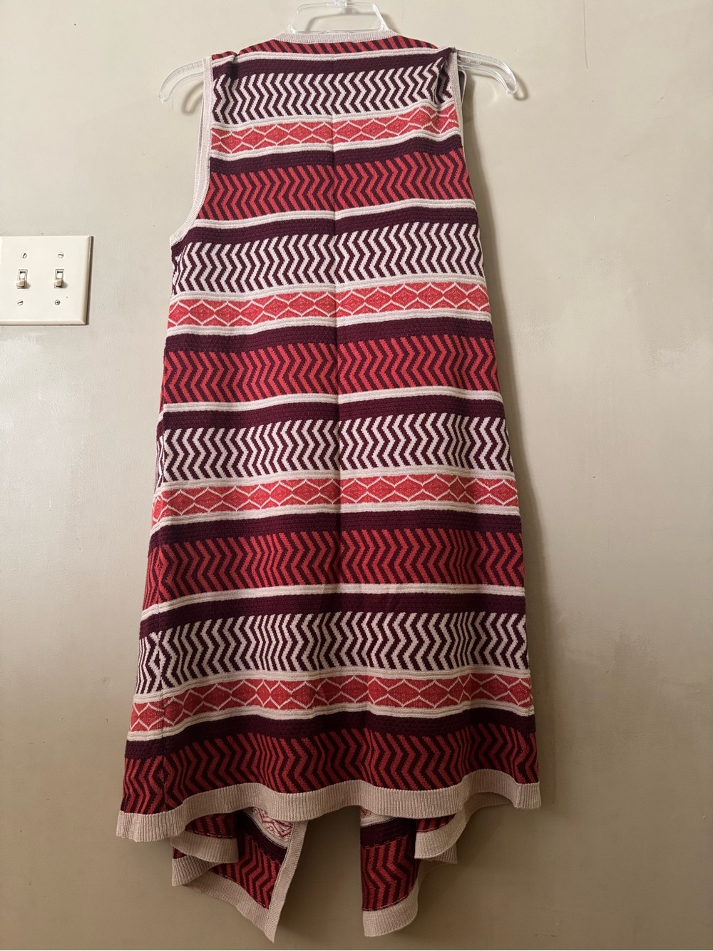 Cupio Red & Burgundy Asymmetrical Patterned Sleeveless Cardigan Vest - Picture 2 of 7